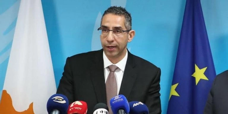 Υπουργός Αμυνας Κύπρου: Δεν συνδέεται με «Φατίχ» και «Γιαβούζ» το τουρκικό υποβρύχιο στα Κατεχόμενα